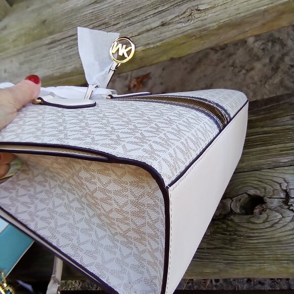 Michael Kors NEW $598 Sheila Satchel Bag No Callouts - Picture 7 of 9